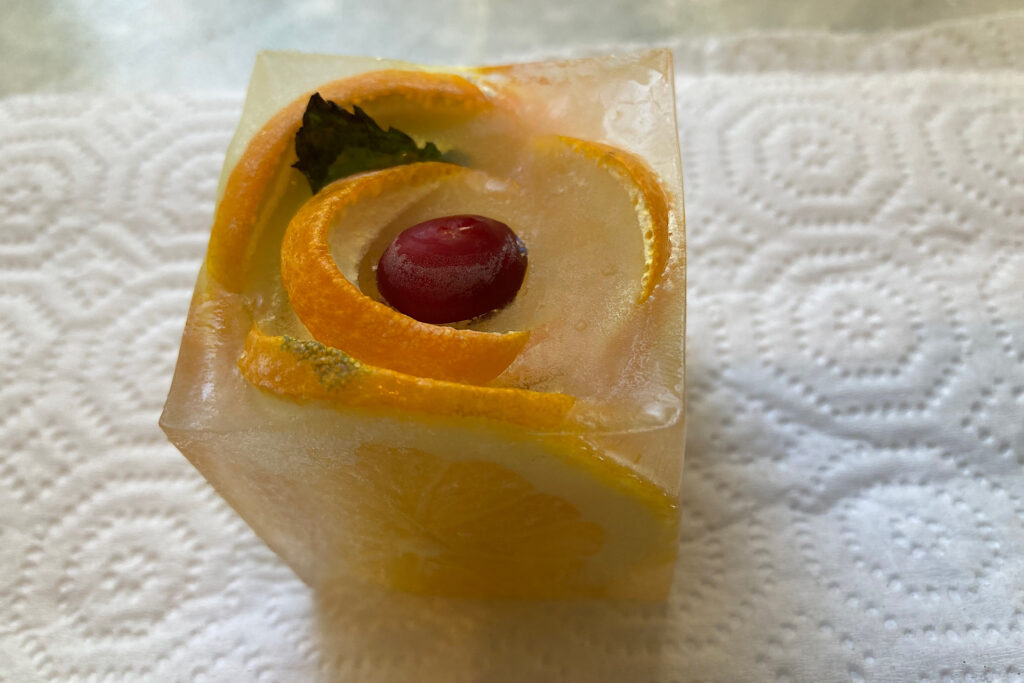 Single Citrus Bloom Ice Cube