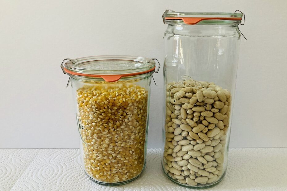 popcorn and cannellini beans in Weck jars