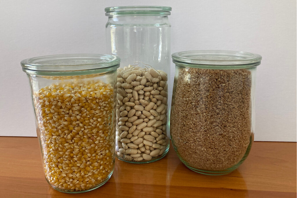 popcorn, cannellini beans and bulgar in weck jars.