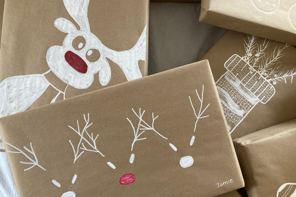 DIY Reindeer Giftwrap