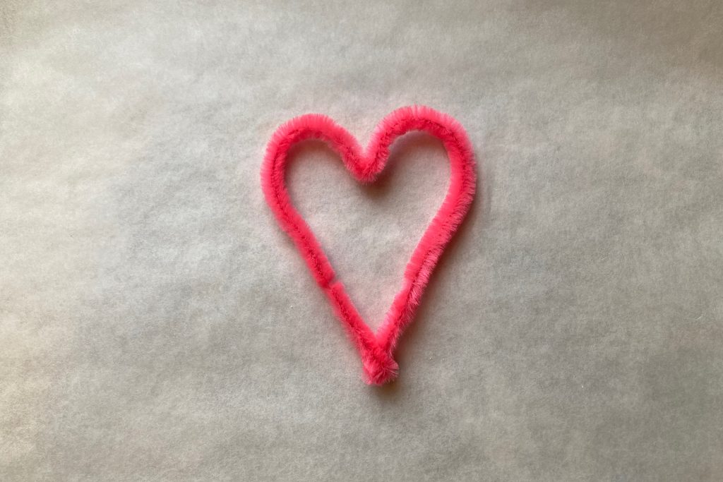 pipe cleaner heart for Valentine's Day fun scrience craft