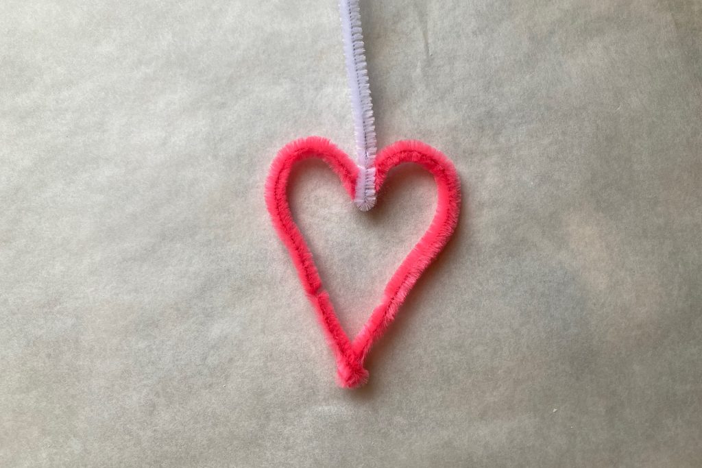 pipe cleaner heart for Valentine's Day craft