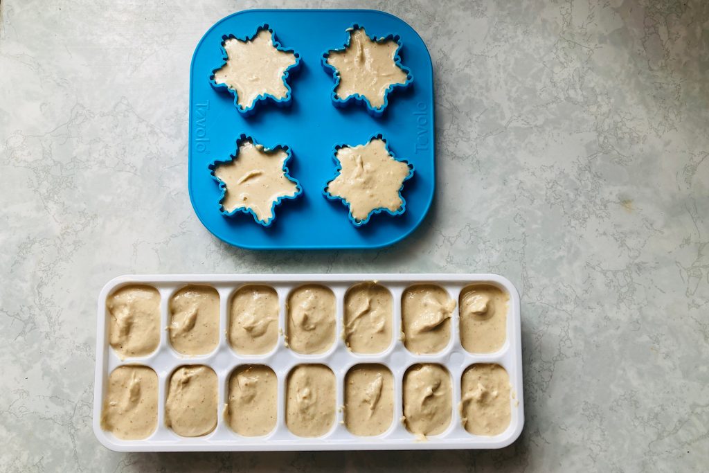 filled ice cub trays with frozen dog treat recipe