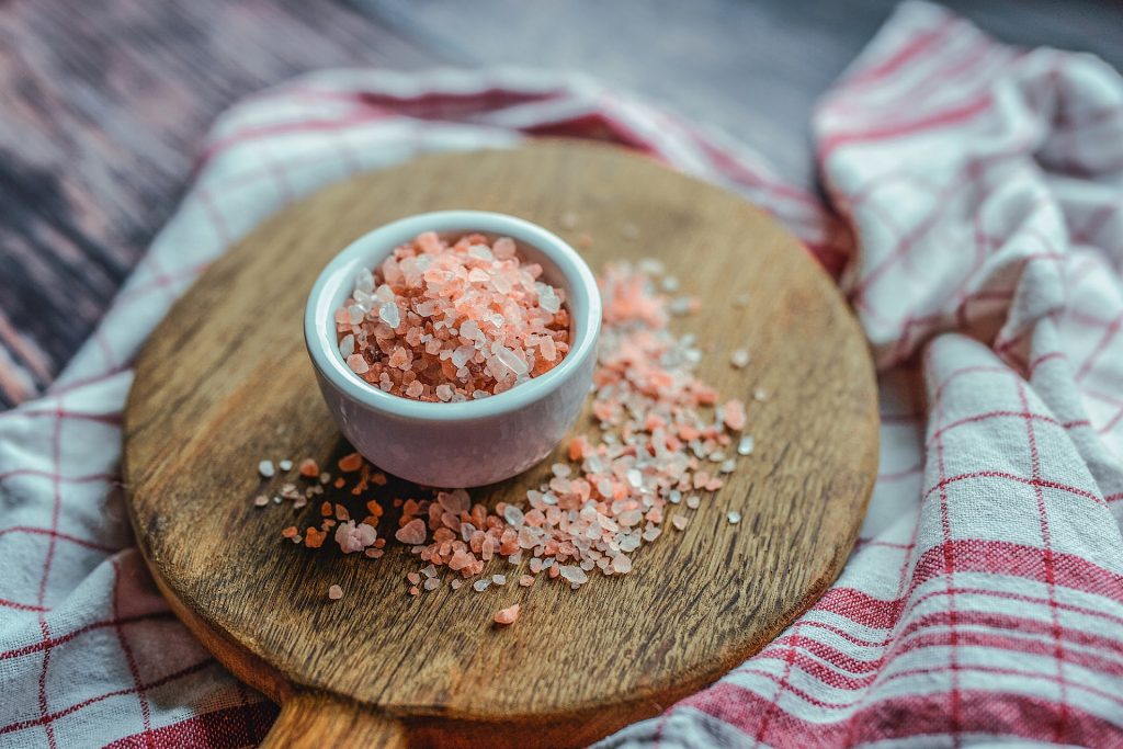 bowl of pink Himalayan salt for easy DIY electrolyte drink recipe