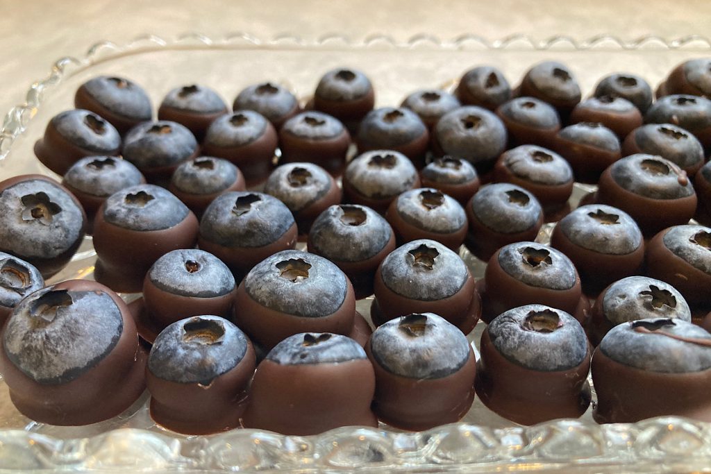 finished chocolate dipped blueberries