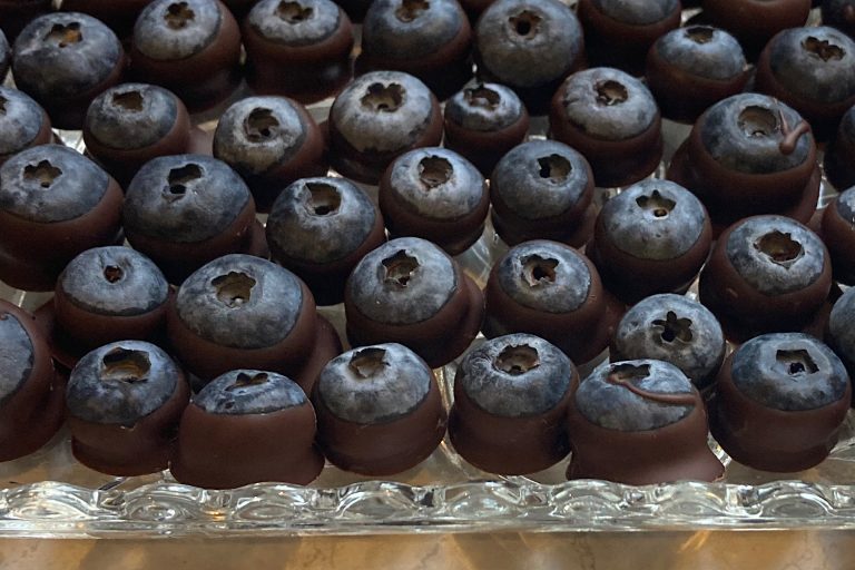 chocolate dipped blueberries