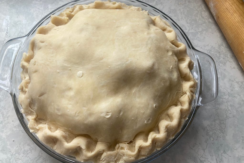 crimped edges on finished pie dough